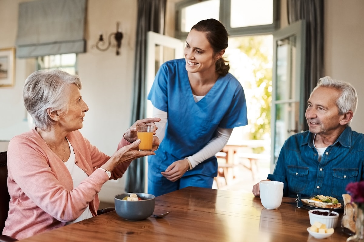 Pegasus Senior Living | Seniors eating a healthy breakfast