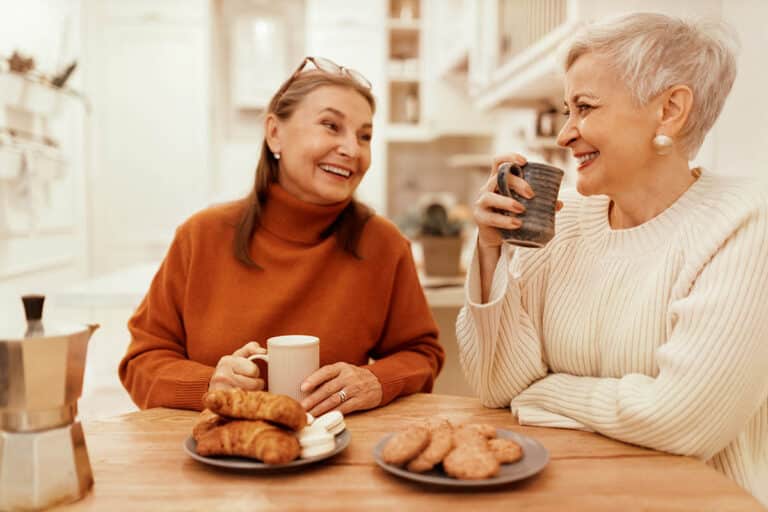 Pegasus Landing of Mesa | Senior women talking over breakfast