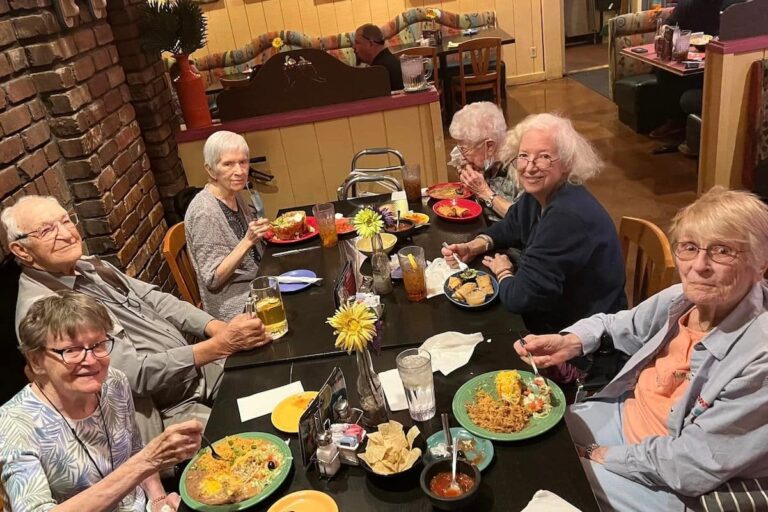 Pegasus Landing of Mesa | Seniors friends having lunch at a restaurant