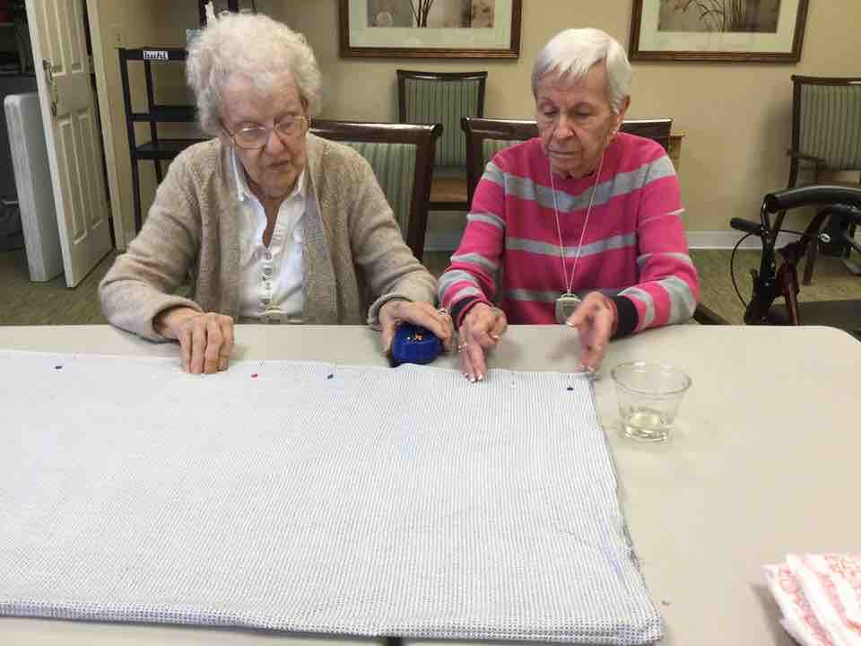 Pegasus Landing of Overland Park | Senior women making craft