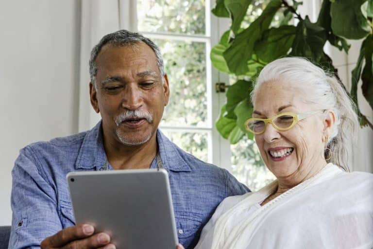 Pegasus Landing of Overland Park | Seniors using tablet