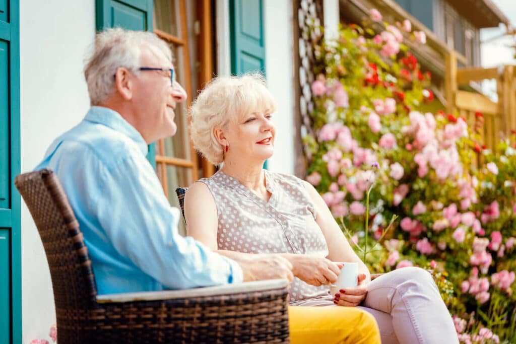 Pegasus Landing of Tanglewood | Happy seniors enjoying a cup of coffee outside