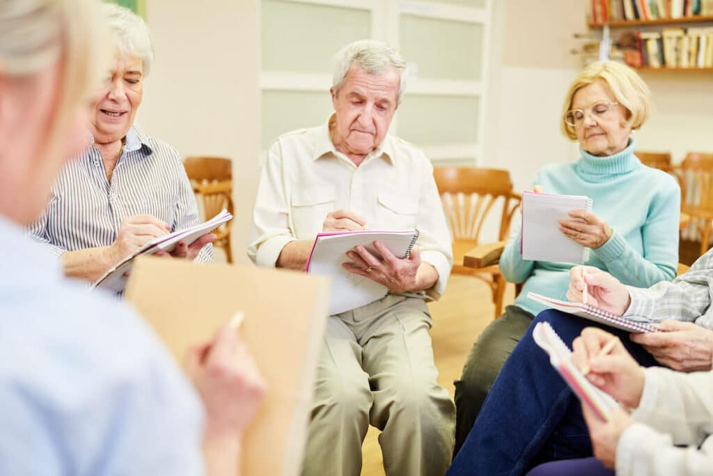 Pegasus Landing of Tanglewood | Seniors enjoying group drawing activities