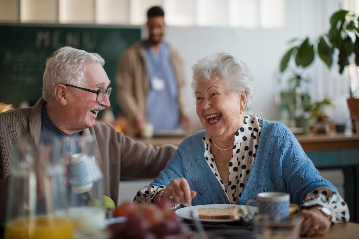 Pegasus Senior Living | Seniors eating a brain healthy breakfast