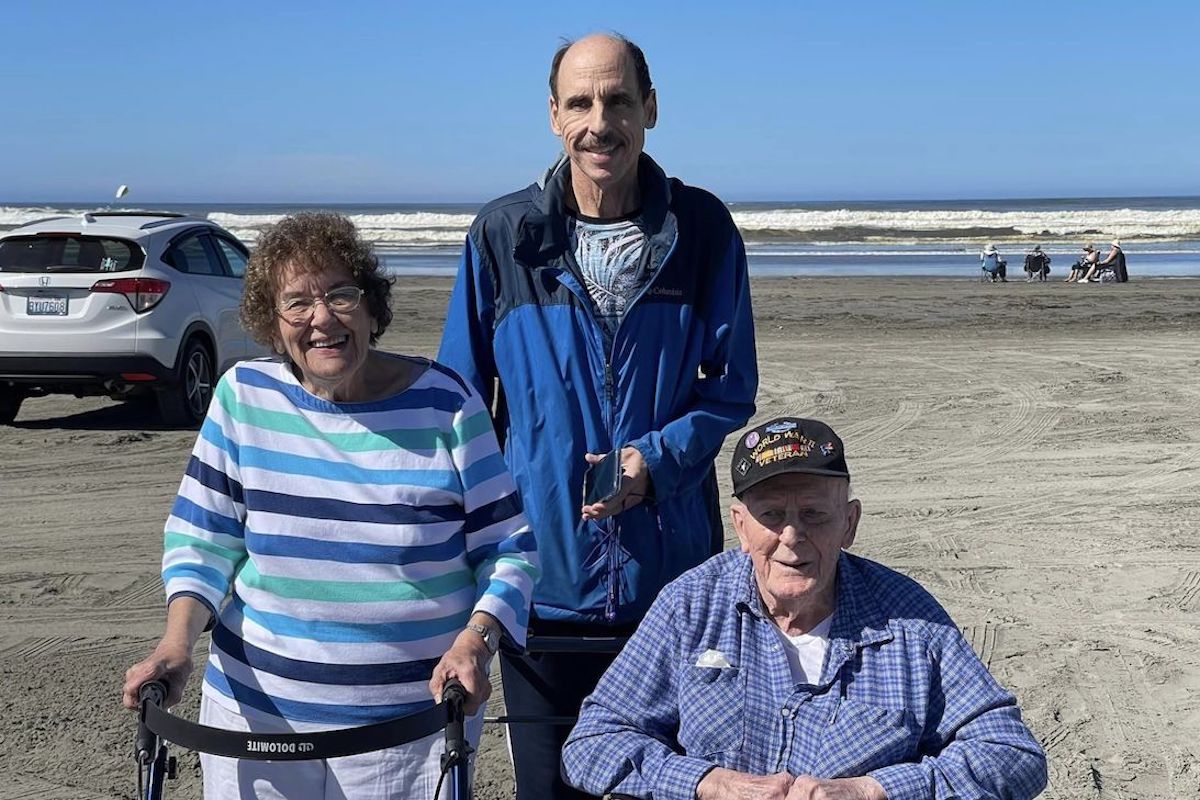 The Rivers at Puyallup | Seniors at the beach